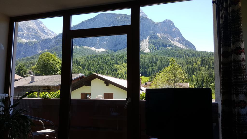 Pension Lischenhof Ehrwald Bagian luar foto