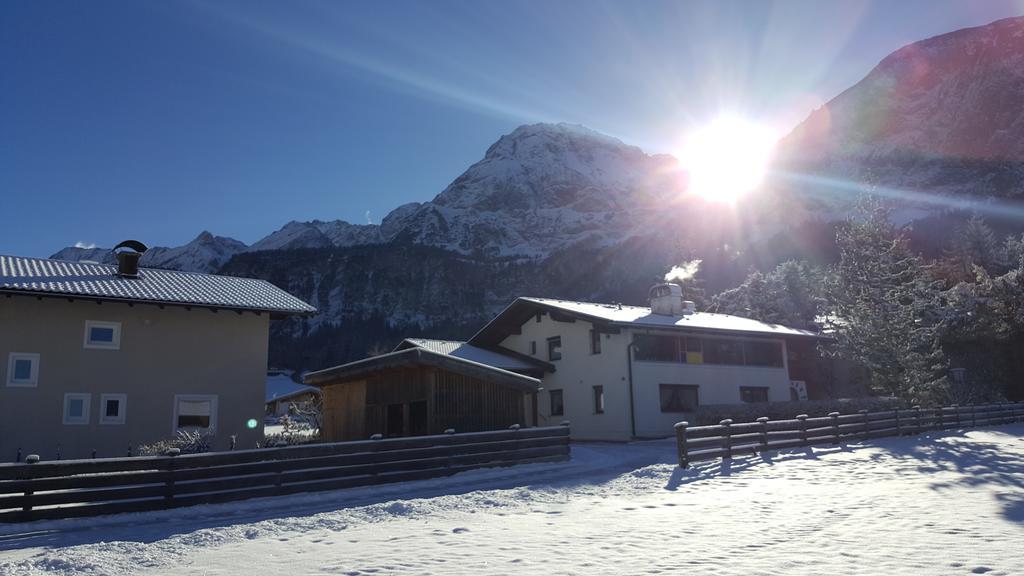 Pension Lischenhof Ehrwald Bagian luar foto