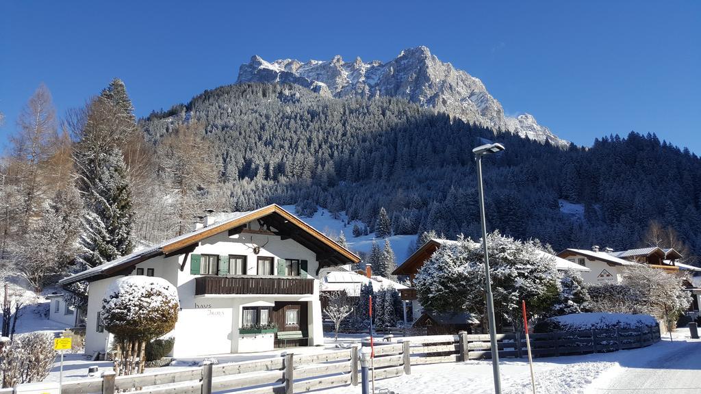Pension Lischenhof Ehrwald Bagian luar foto